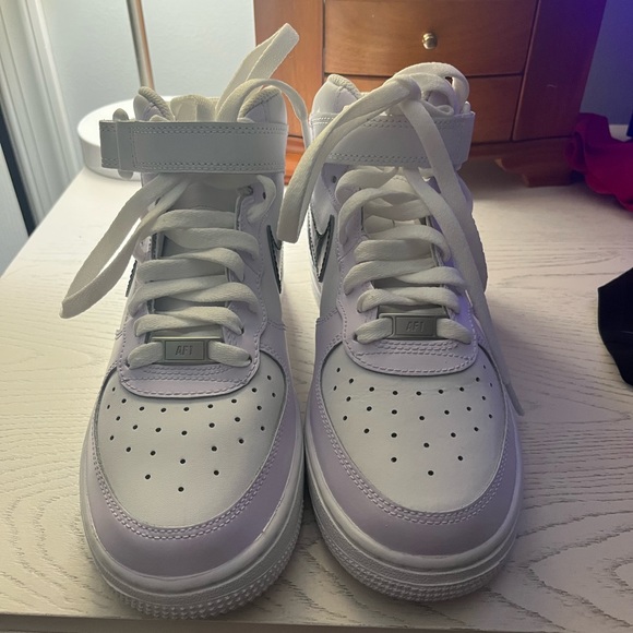 Custom Made Light Purple Jordan Mids - Picture 2 of 4